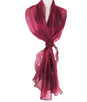 Ruby-roze organza stola met rozen corsage