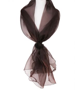 Donkerbruine organza stola met rozen corsage