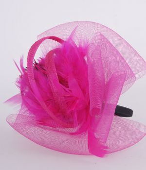 Hot pink tule fascinator op diadeem