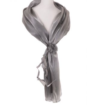 Grijze organza stola met rozen corsage